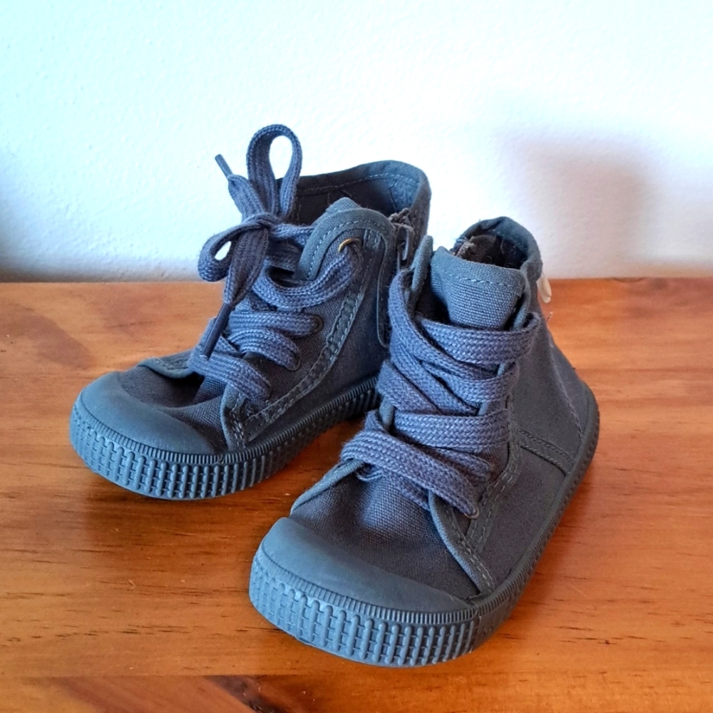 KKL hightop tennis shoes blue size 6 side zip